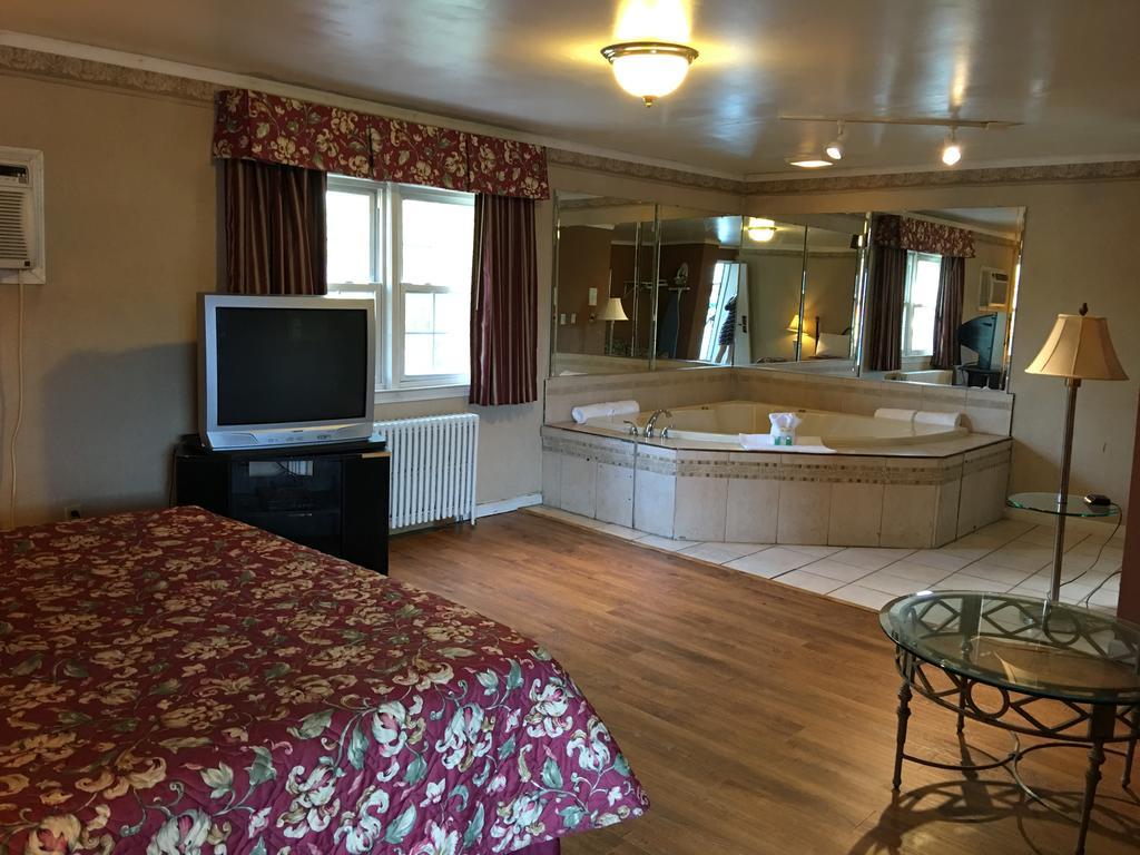 Colonie Inn And Suites ラッサム エクステリア 写真